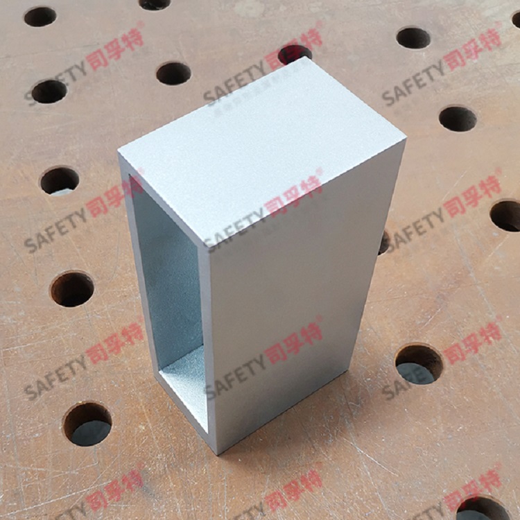 將力學(xué)與美學(xué)相結(jié)合的精致鋼型材-司孚特金屬(圖1) 1.jpg