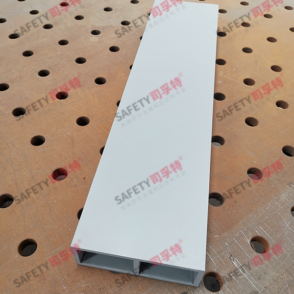 將力學(xué)與美學(xué)相結(jié)合的精致鋼型材-司孚特金屬(圖4) 4.jpg