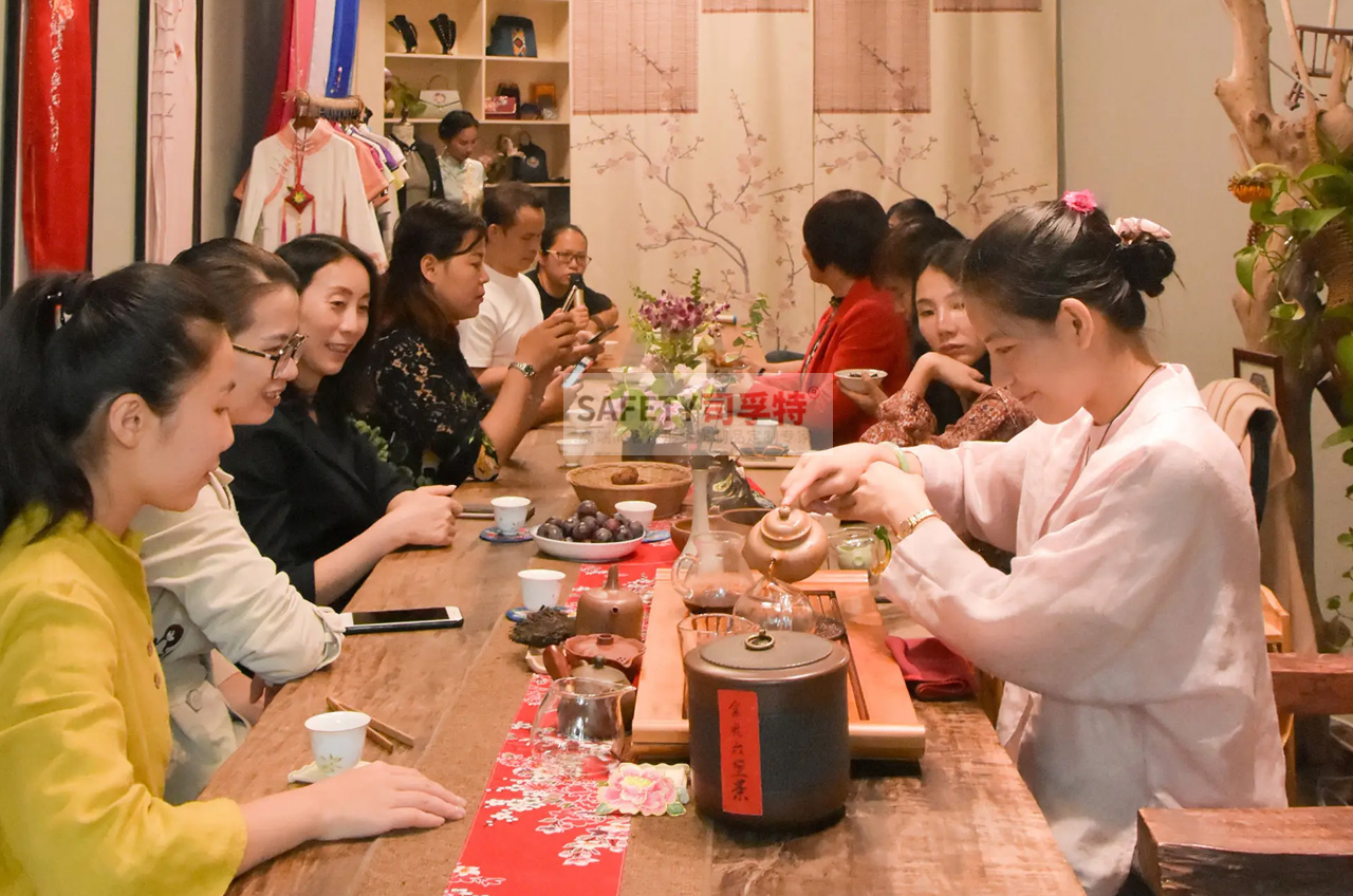 “圍爐煮茶”為什么火？年輕人追捧是有原因的-司孚特圍爐茶桌(圖1)