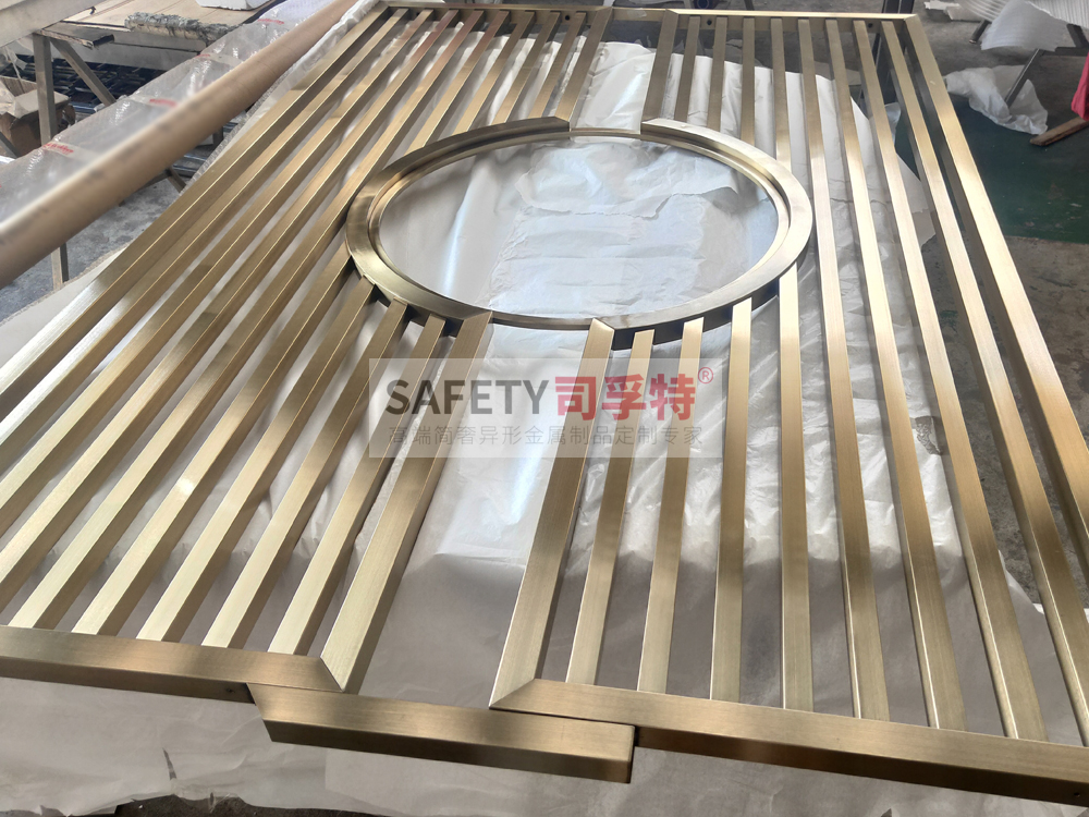 金屬屏風(fēng)（不銹鋼屏風(fēng)、鋁雕屏風(fēng)）安裝過(guò)程和步驟講解(圖4)